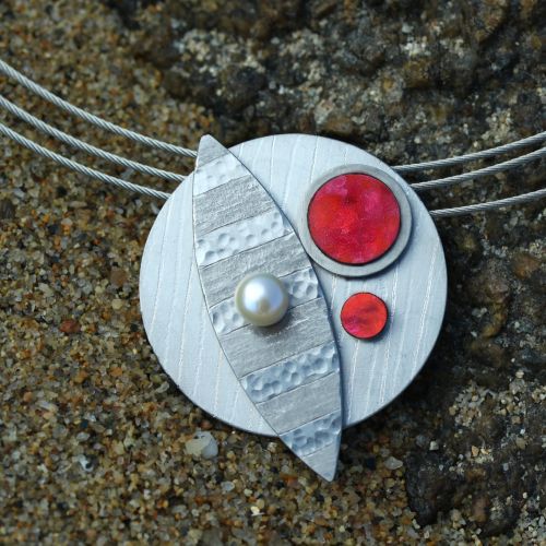 linjoy_change_collier_1080.jpg